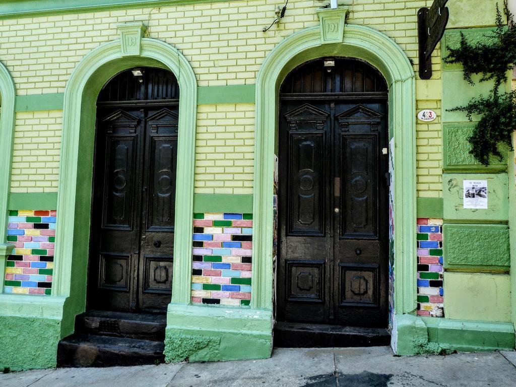 La Casa Piola Hostel Valparaiso Exterior photo